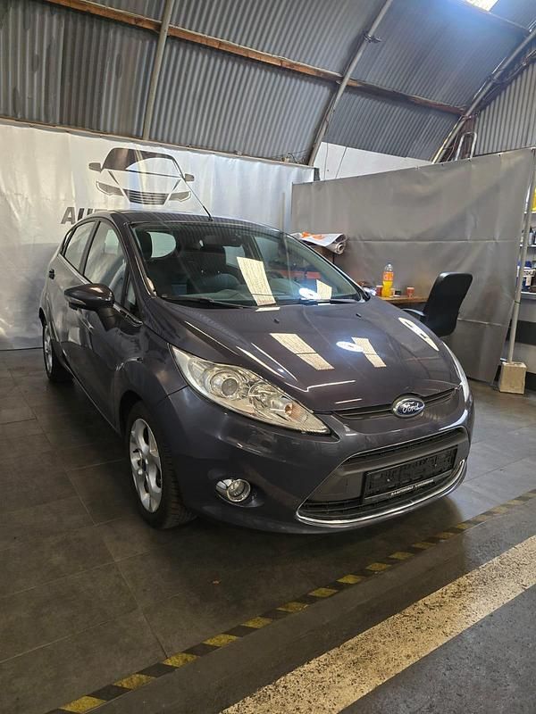 Gebraucht Ford Fiesta 71 PS (52 kW) 2011 Grau Kleinwagen