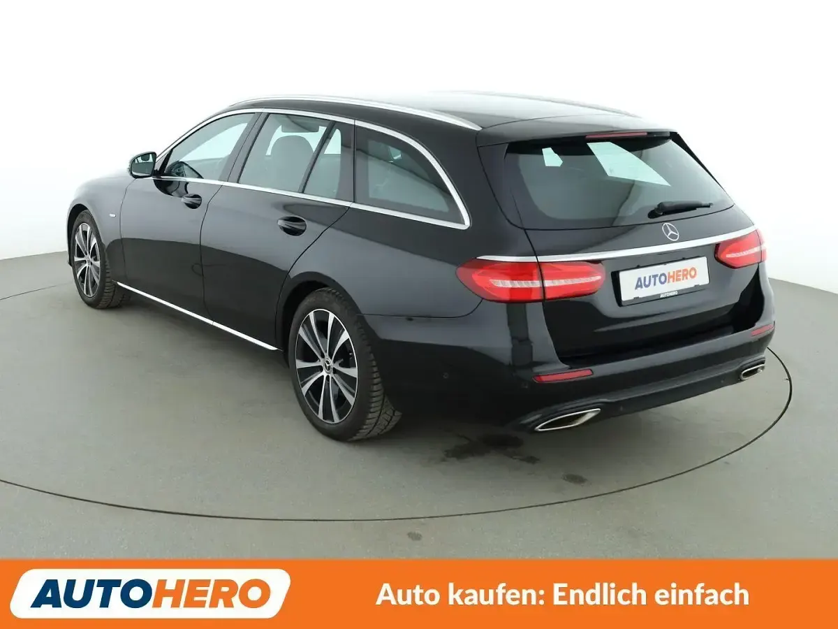 Usado Mercedes E200 Avantgarde 211 CV (155 kW) 2019 Negro Familiar