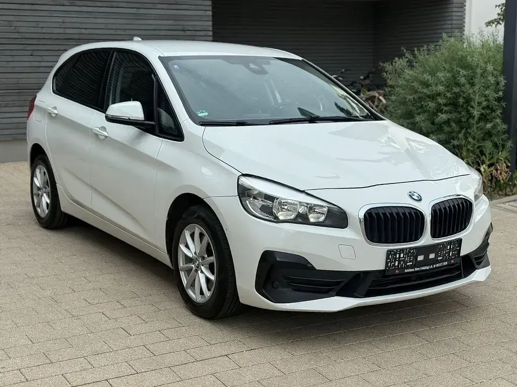 Gebraucht BMW 218 Active Tourer Advantage 150 PS (110 kW) 2018 Weiß Van / Kleinbus