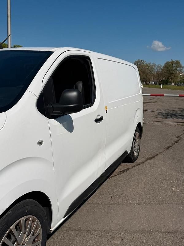 Gebraucht Opel Vivaro 143 PS (105 kW) 2020 Weiß Van / Kleinbus