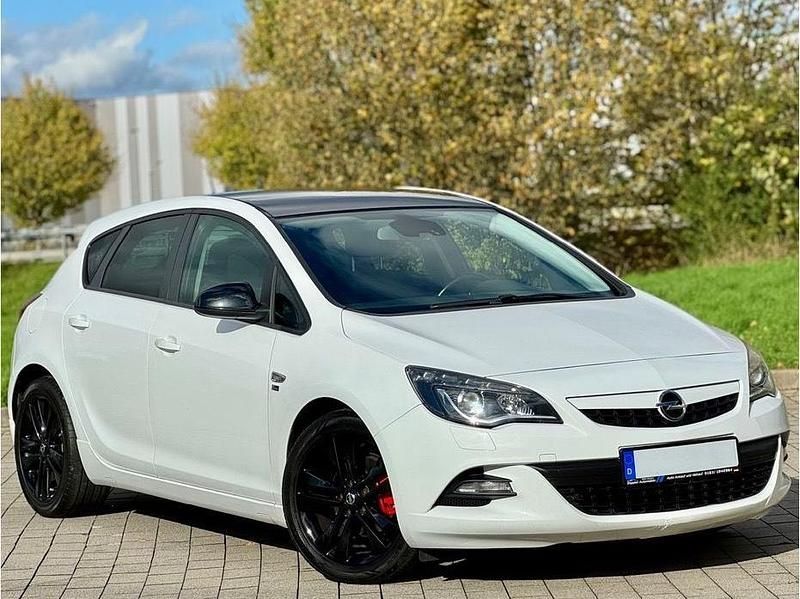 Weiß Gebraucht 2012 Opel Astra OPC Limousine | 6.470 € (Fairer Preis) - Bild 1/4