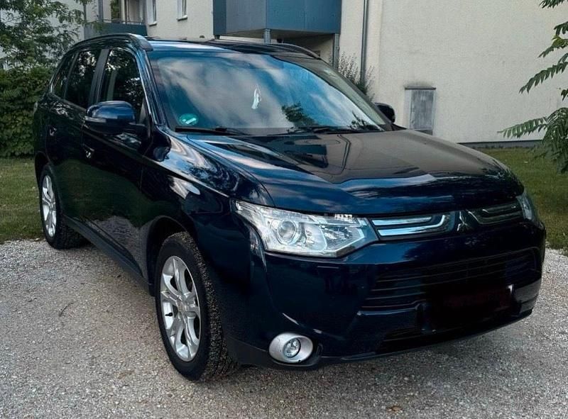Blau Gebraucht 2013 Mitsubishi Outlander SUV | 12.199 € - Bild 1/4