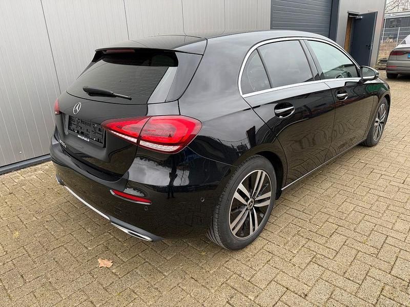 Gebraucht Mercedes A200 150 PS (110 kW) 2022 Schwarz Limousine