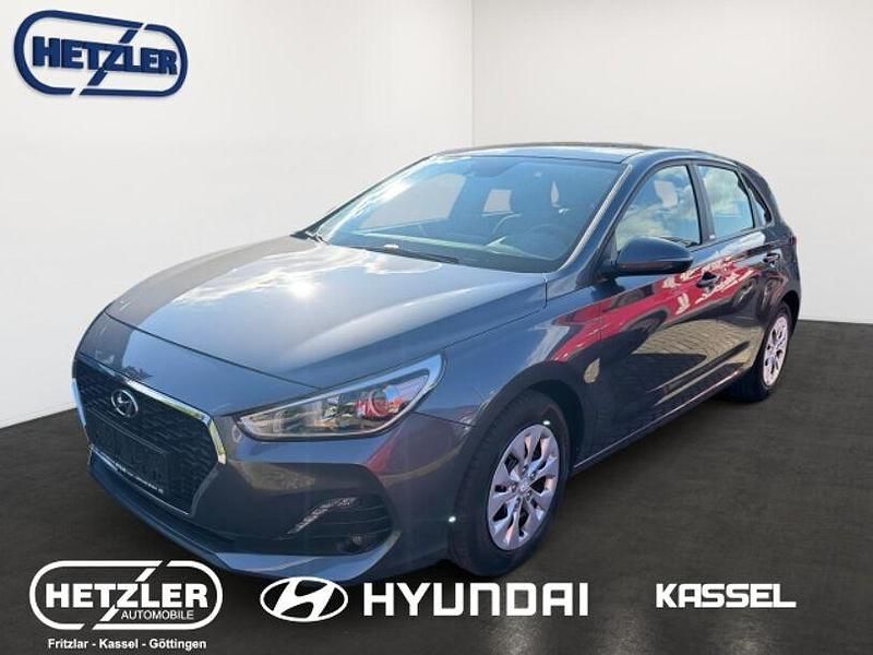 Grau Gebraucht 2020 Hyundai i30 Select Limousine | 13.990 € (Fairer Preis) - Bild 1/4