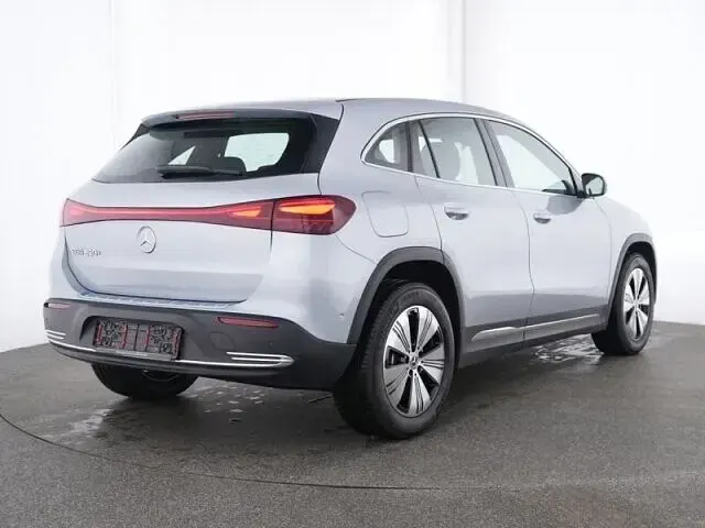 Gebraucht Mercedes EQA250 139 kW (190 PS) 2025 Metalliclack hightechsilber SUV