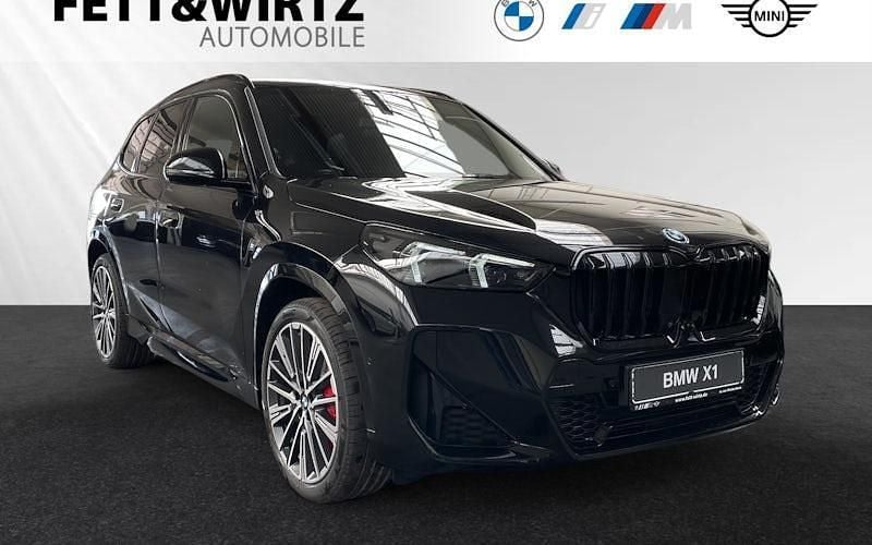 Schwarz Neu 2025 BMW X1 Comfort Edition SUV | 61.490 € (Fairer Preis) - Bild 1/4