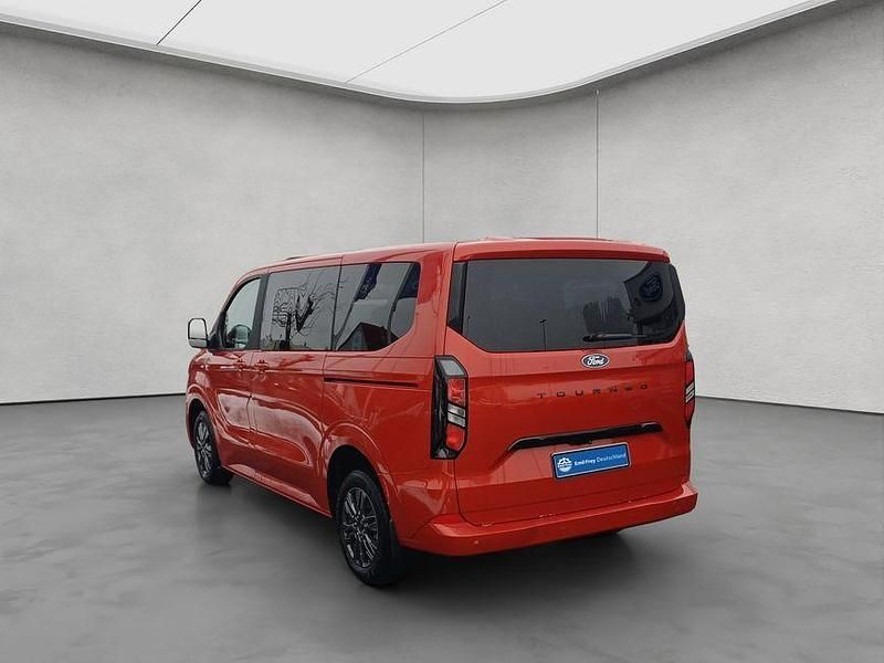 Neu Ford Tourneo Titanium 136 PS (100 kW) 2025 Rot Van / Kleinbus