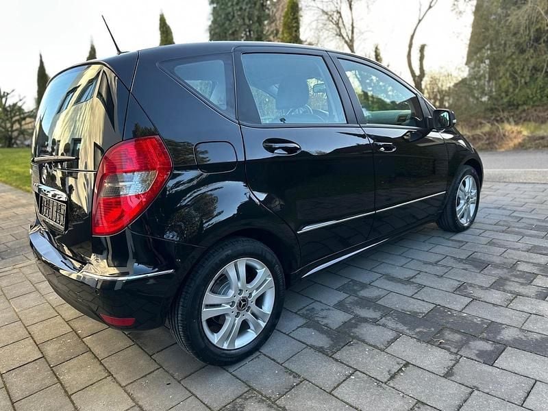 Gebraucht Mercedes A160 Avantgarde 95 PS (69 kW) 2011 Schwarz Kleinwagen