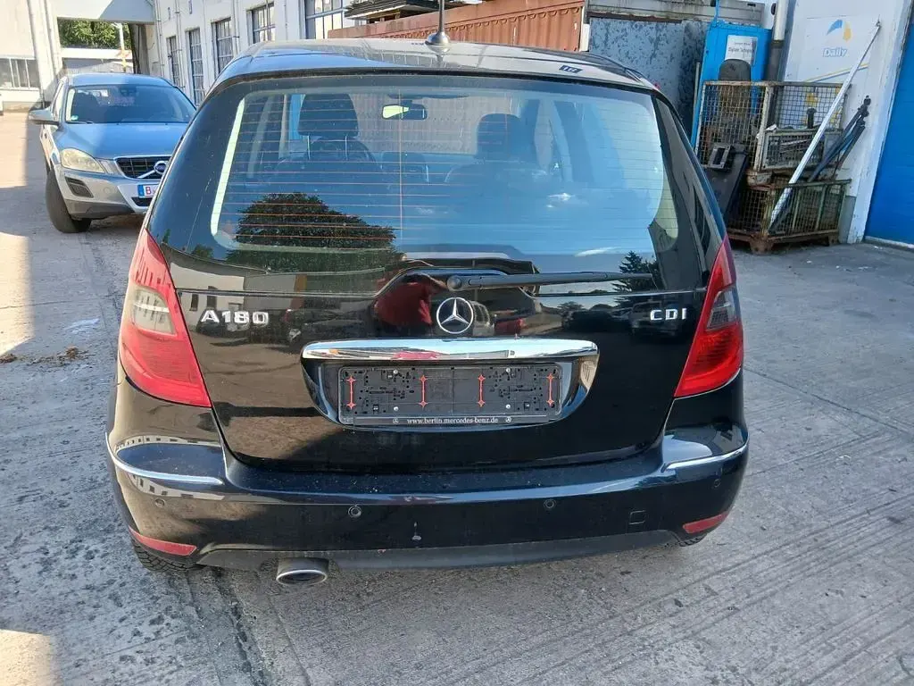 Gebraucht Mercedes A180 109 PS (80 kW) 2012 Schwarz Kleinwagen