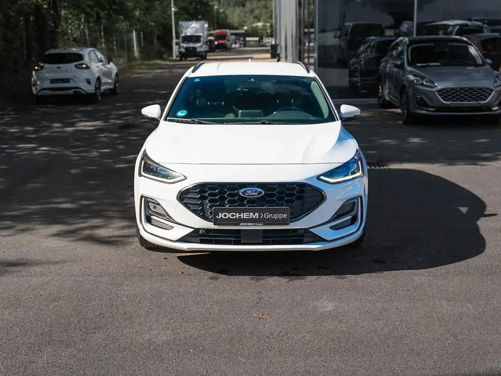 Gebraucht Ford Focus ST-Line 125 PS (91 kW) 2023 Weiß Limousine