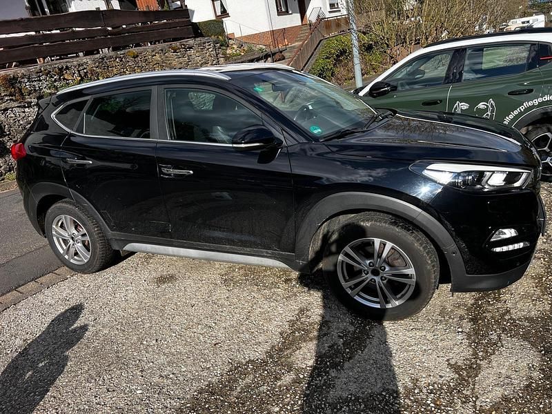 Gebraucht Hyundai Tucson 177 PS (130 kW) 2017 Schwarz SUV