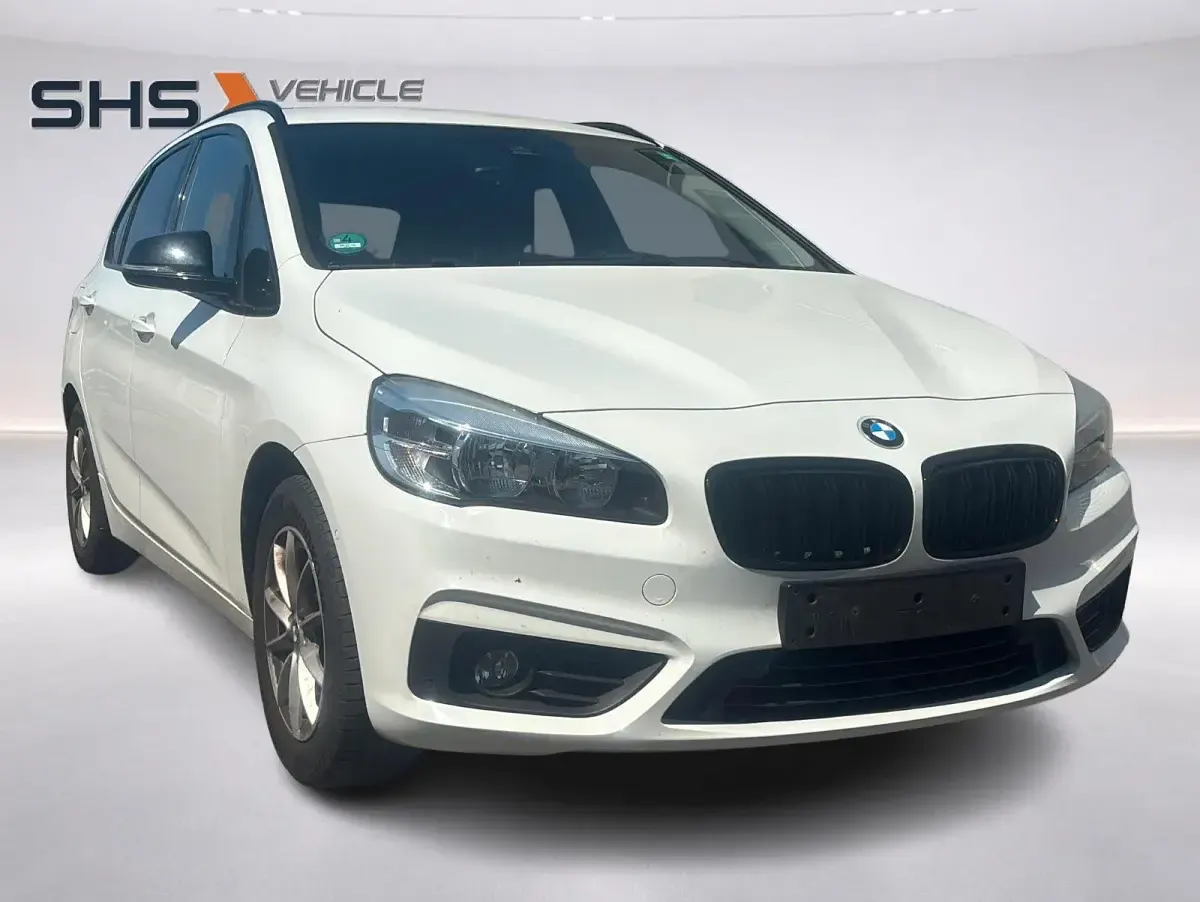 Gebraucht BMW 218 Basis 136 PS (100 kW) 2015 Weiß Van / Kleinbus