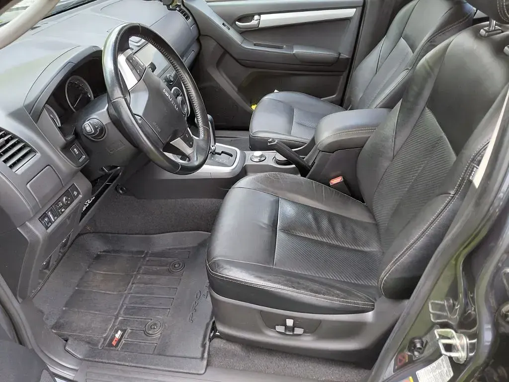 Gebraucht Isuzu D-Max 163 PS (119 kW) 2017 Grau Pickup
