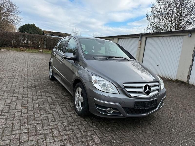 Gebraucht Mercedes B200 136 PS (100 kW) 2010 Grau Van / Kleinbus