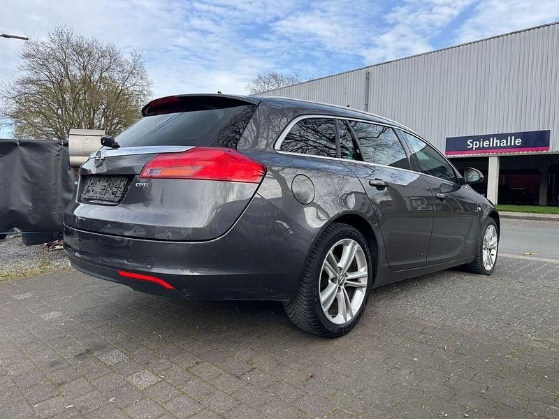 Usado Opel Insignia 131 HP (96 kW) 2012 Cinzento Carrinha