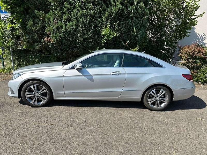Silber Gebraucht 2015 Mercedes E400 Coupé | 29.000 € - Bild 1/4