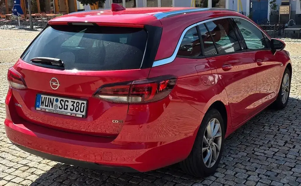 Gebraucht Opel Astra Edition 136 PS (100 kW) 2018 Rot Kombi