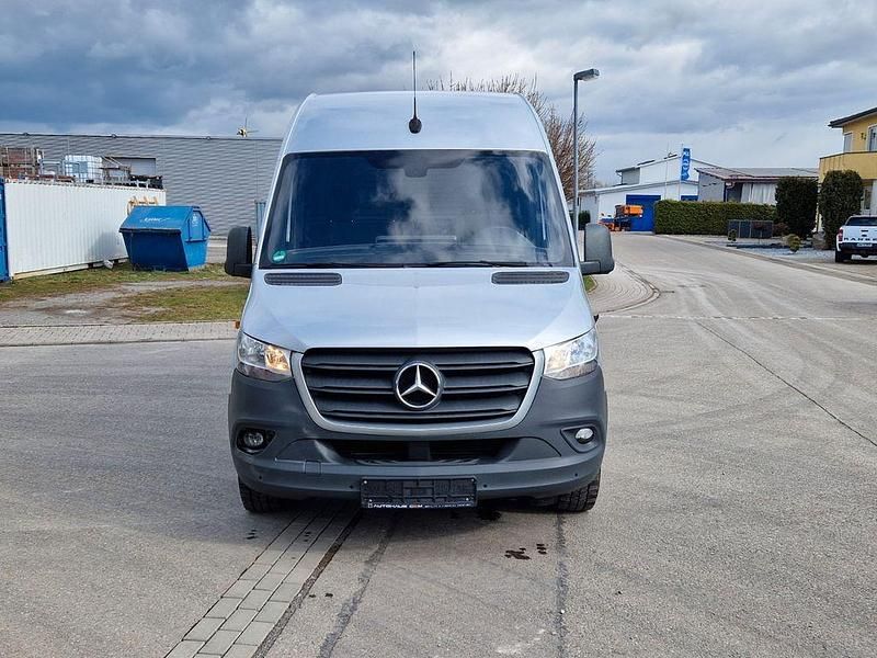 Gebraucht Mercedes Sprinter 163 PS (119 kW) 2020 Silber Van
