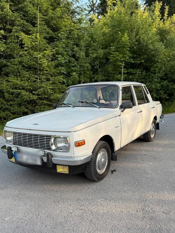 Weiß Gebraucht 1981 Wartburg 353 Limousine | 7.749 € - Bild 1/4