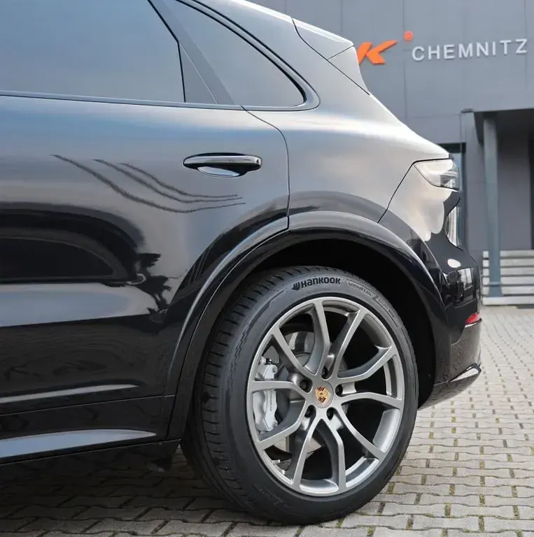 Gebraucht Porsche Cayenne Turbo 549 PS (403 kW) 2022 Schwarz SUV