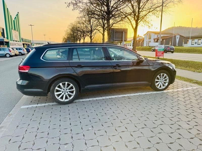 Gebraucht VW Passat Trendline 125 PS (91 kW) 2018 Schwarz Kombi