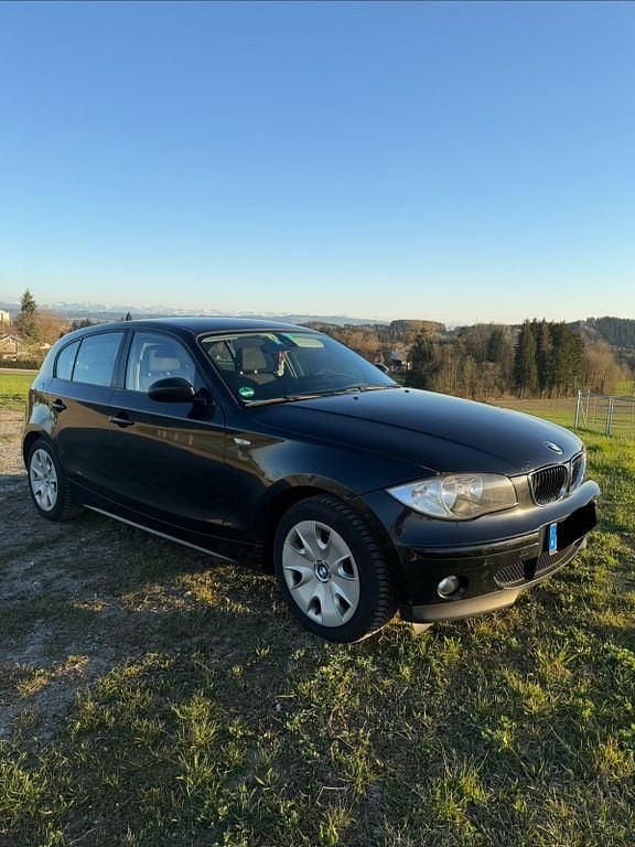 Gebraucht BMW 118 129 PS (94 kW) 2007 Schwarz Kleinwagen
