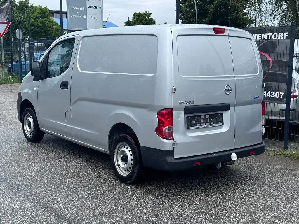 Gebraucht Nissan NV200 86 PS (63 kW) 2011 Silber Van / Kleinbus