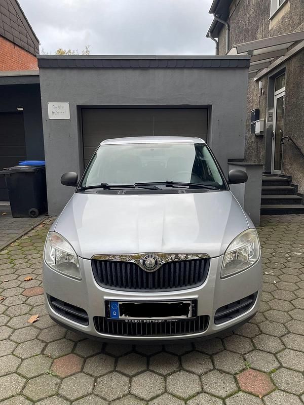 Silber Gebraucht 2009 Skoda Fabia Kleinwagen | 2.499 € (Fairer Preis) - Bild 1/4