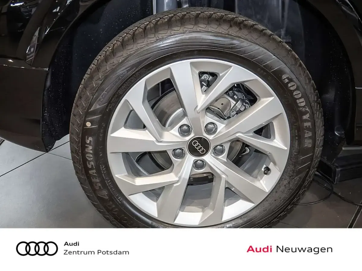 Neu Audi Q2 S-Line 150 PS (110 kW) 2026 Mythosschwarz SUV
