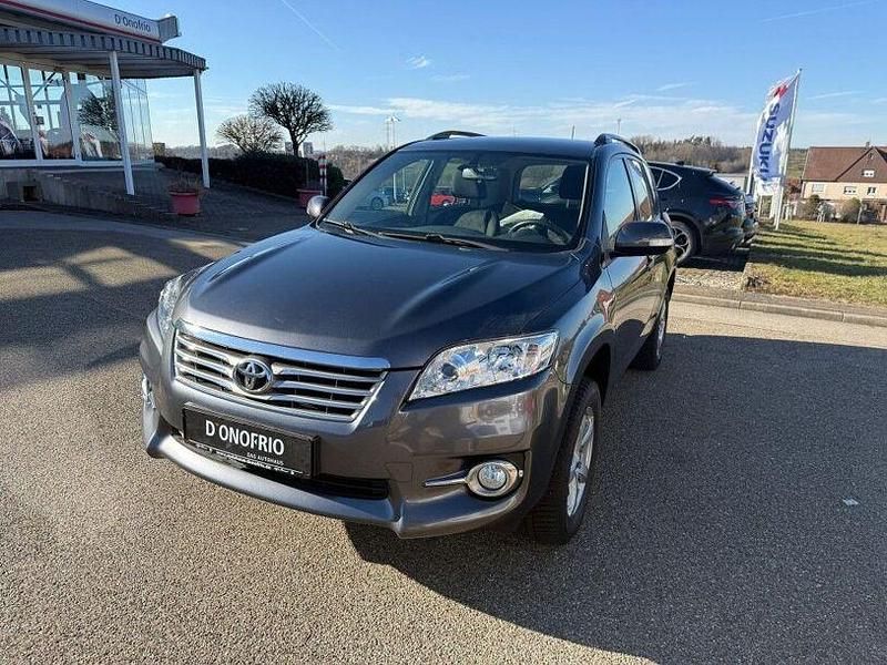 Grau Gebraucht 2011 Toyota RAV4 SUV | 10.990 € (Etwas zu teuer) - Bild 1/4