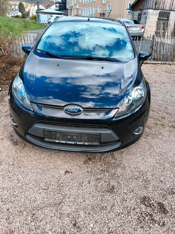Gebraucht Ford Fiesta 97 PS (71 kW) 2012 Schwarz Kleinwagen