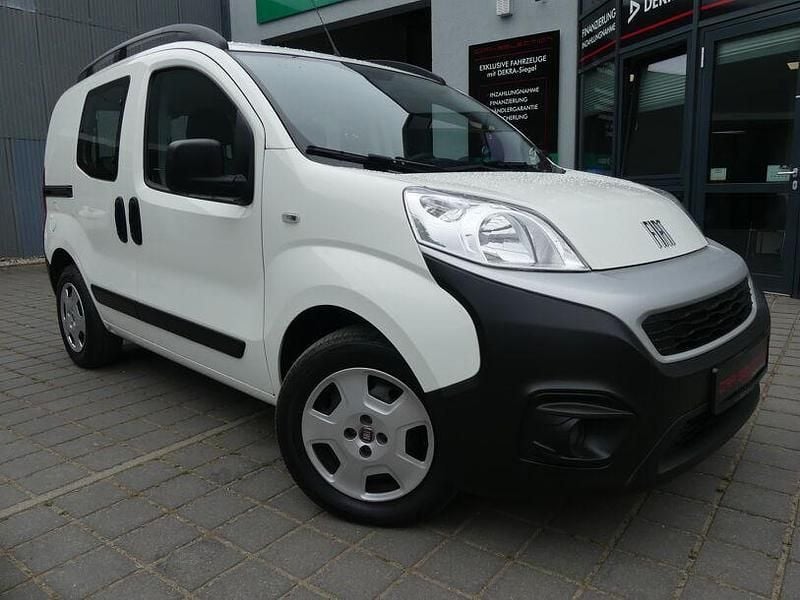 Weiss Gebraucht 2023 Fiat Fiorino Van / Kleinbus | 12.799 € (Superpreis) - Bild 1/4