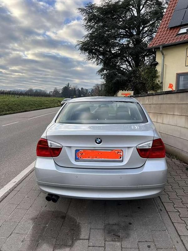 Gebraucht BMW 325 218 PS (160 kW) 2005 Silber Limousine