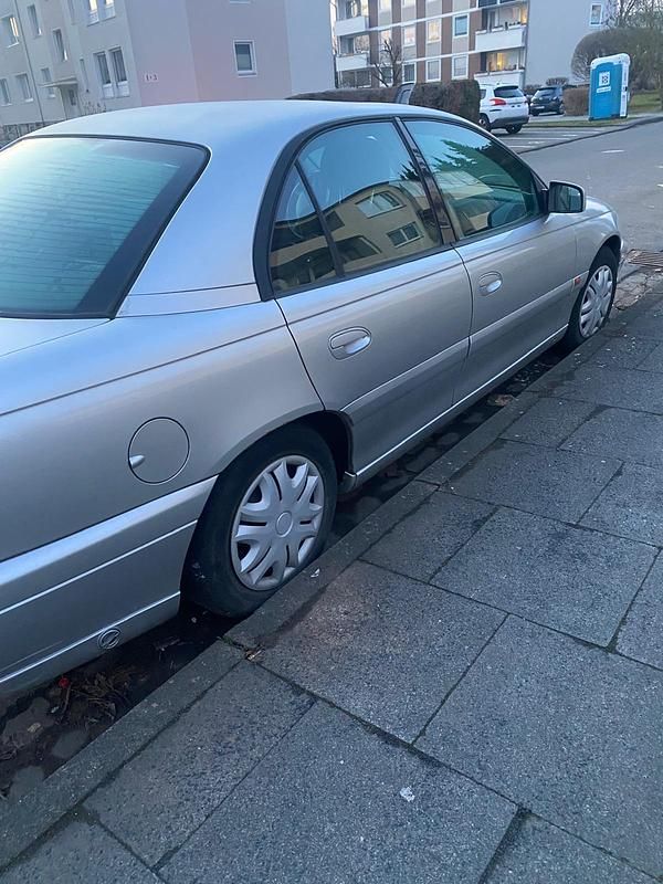 Occasion Opel Omega 144 ch (105 kW) 1999 Argent Berline