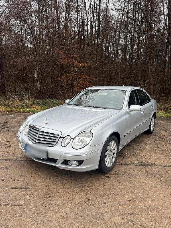 Silber Gebraucht 2006 Mercedes E200 Elegance Limousine | 7.490 € (Etwas zu teuer) - Bild 1/4