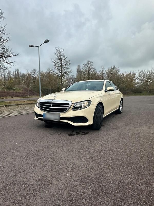 Gebraucht Mercedes E200 150 PS (110 kW) 2018 Gelb Limousine