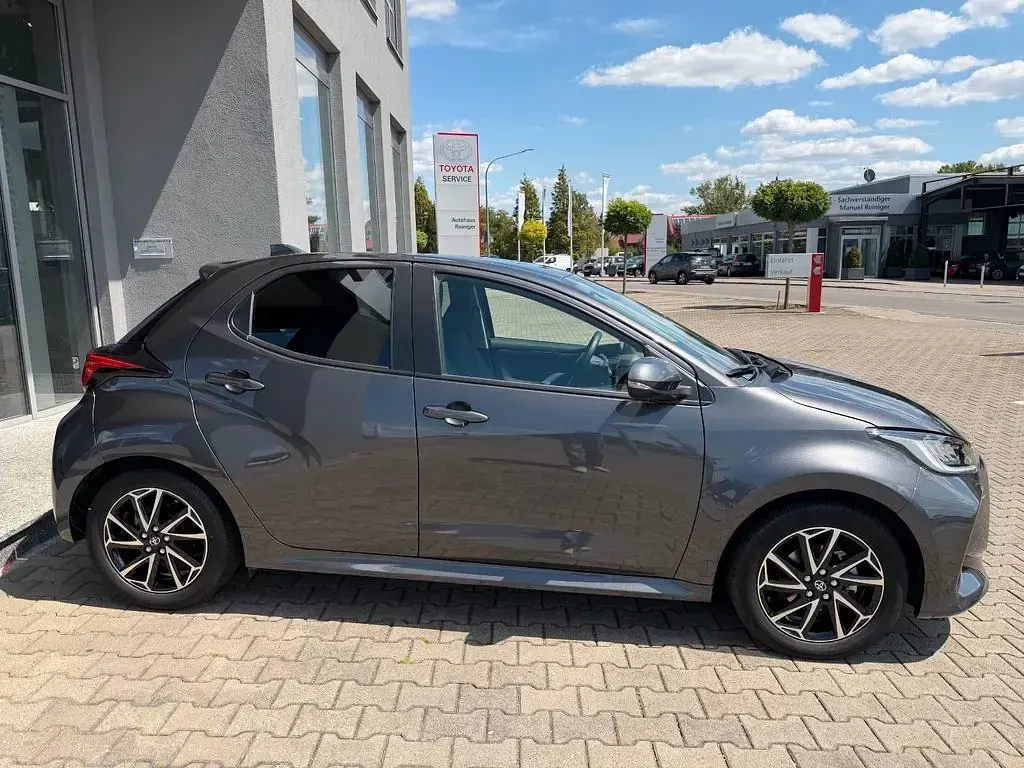 Gebraucht Toyota Yaris Style 125 PS (91 kW) 2022 Grau metallic Kleinwagen