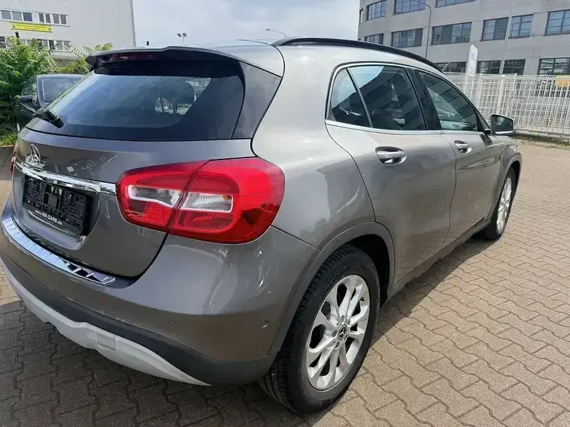 Gebraucht Mercedes GLA180 Style 122 PS (89 kW) 2017 Grau SUV