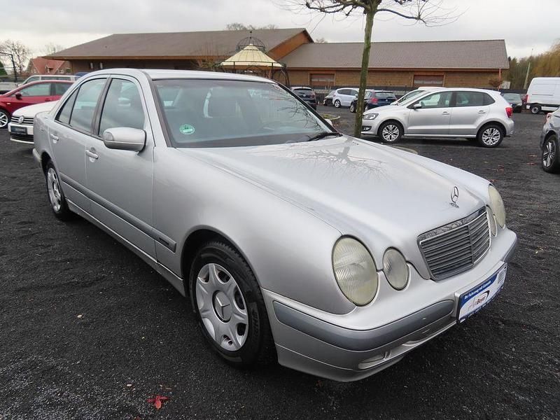 Silber Gebraucht 2000 Mercedes E200 Limousine | 5.490 € (Fairer Preis) - Bild 1/4