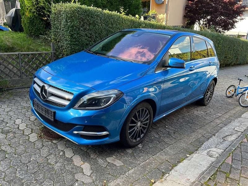 Suedseeblau Gebraucht 2016 Mercedes B Electric Drive Van / Kleinbus | 9.500 € - Bild 1/4