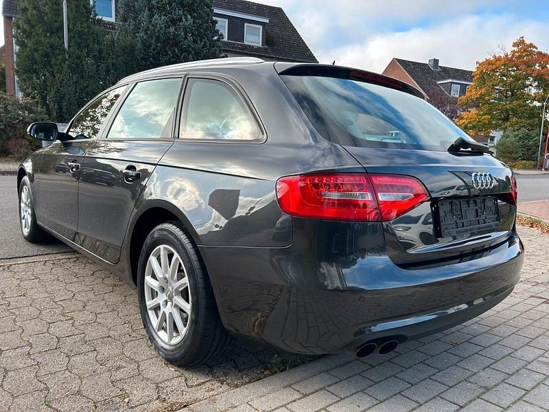 Gebraucht Audi A4 Attraction 143 PS (105 kW) 2013 Grau Kombi