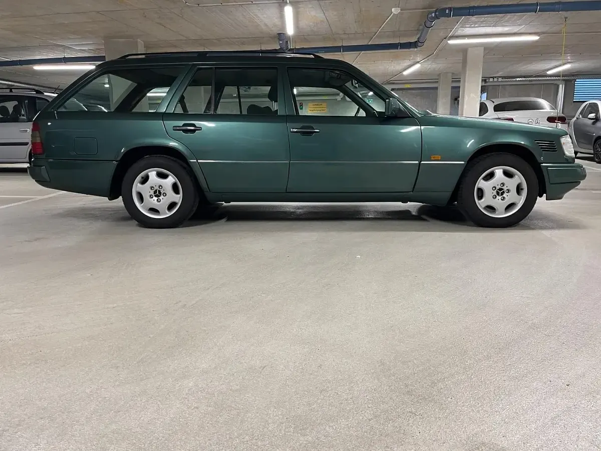 Gebraucht Mercedes E250 113 PS (83 kW) 1995 Grün Kombi