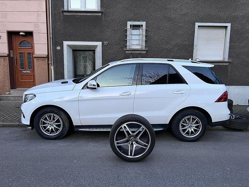 Weiß Gebraucht 2017 Mercedes GLE250 AMG SUV | 24.999 € (Superpreis) - Bild 1/4