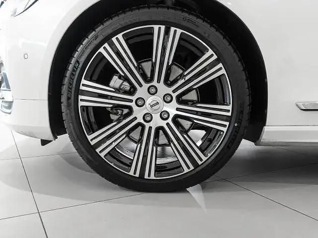 Gebraucht Volvo V90 Plus 197 PS (144 kW) 2024 Crystal white pearl Kombi