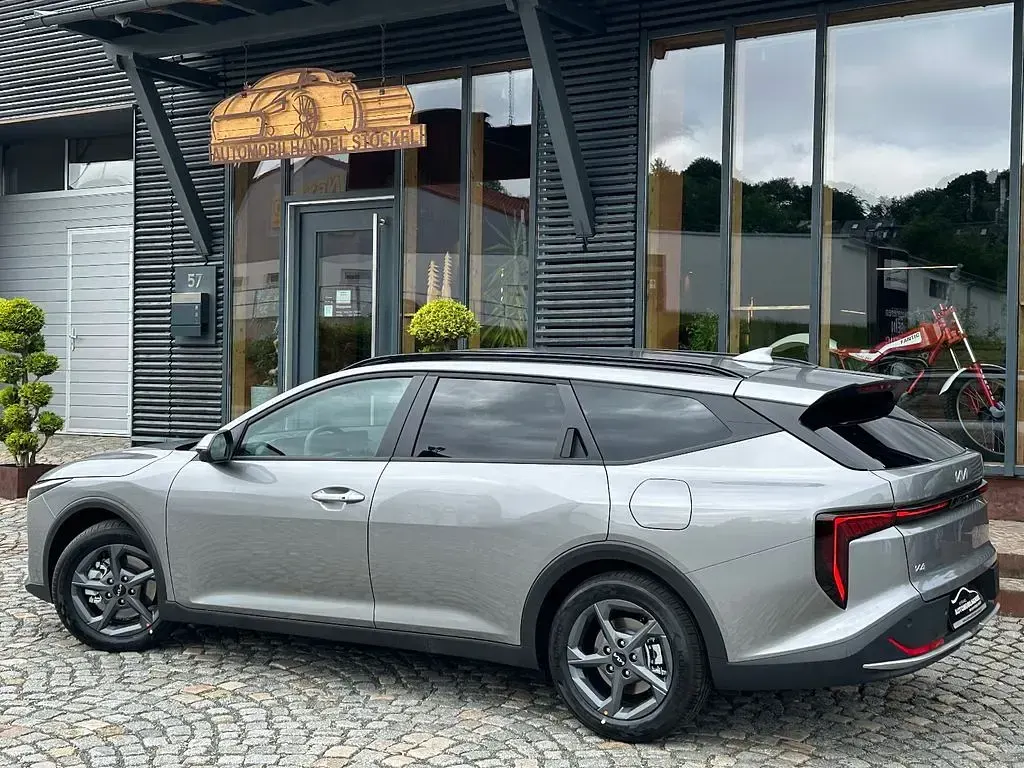 Neu Kia K4 Gold 116 PS (85 kW) 2026 Stahl grau Kombi