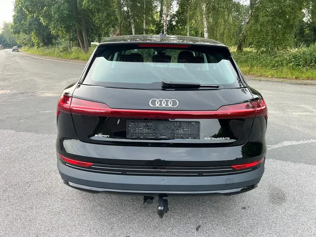 Gebraucht Audi e-tron 300 kW (408 PS) 2022 Schwarz SUV