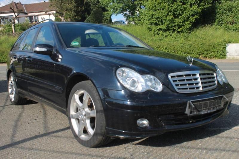 Gebraucht Mercedes C180 143 PS (105 kW) 2006 Schwarz Kombi