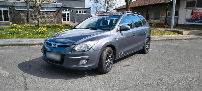 Gebraucht Hyundai i30 105 PS (77 kW) 2010 Grau Kombi