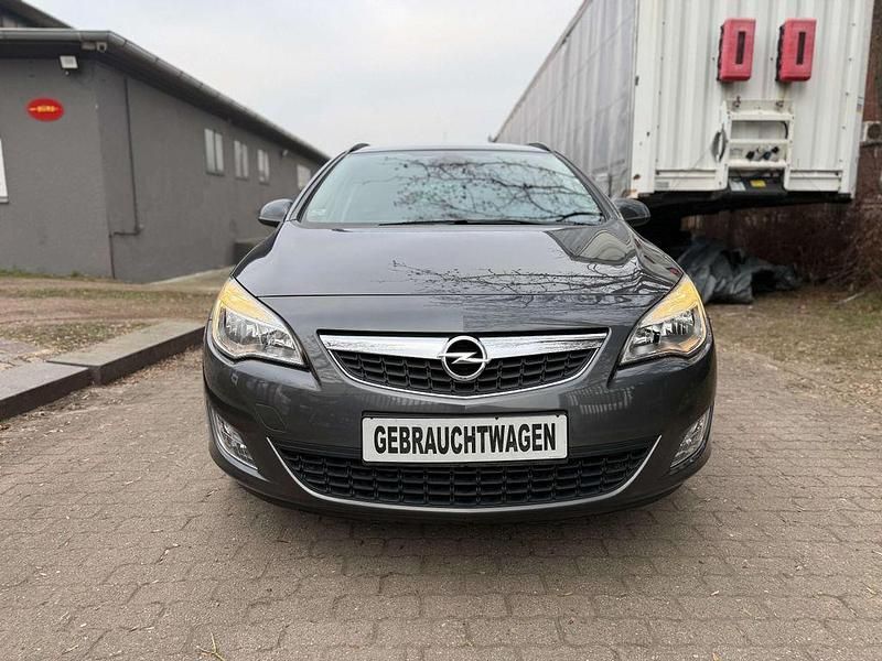 Gebraucht Opel Astra Design Edition 116 PS (85 kW) 2011 Grau Limousine