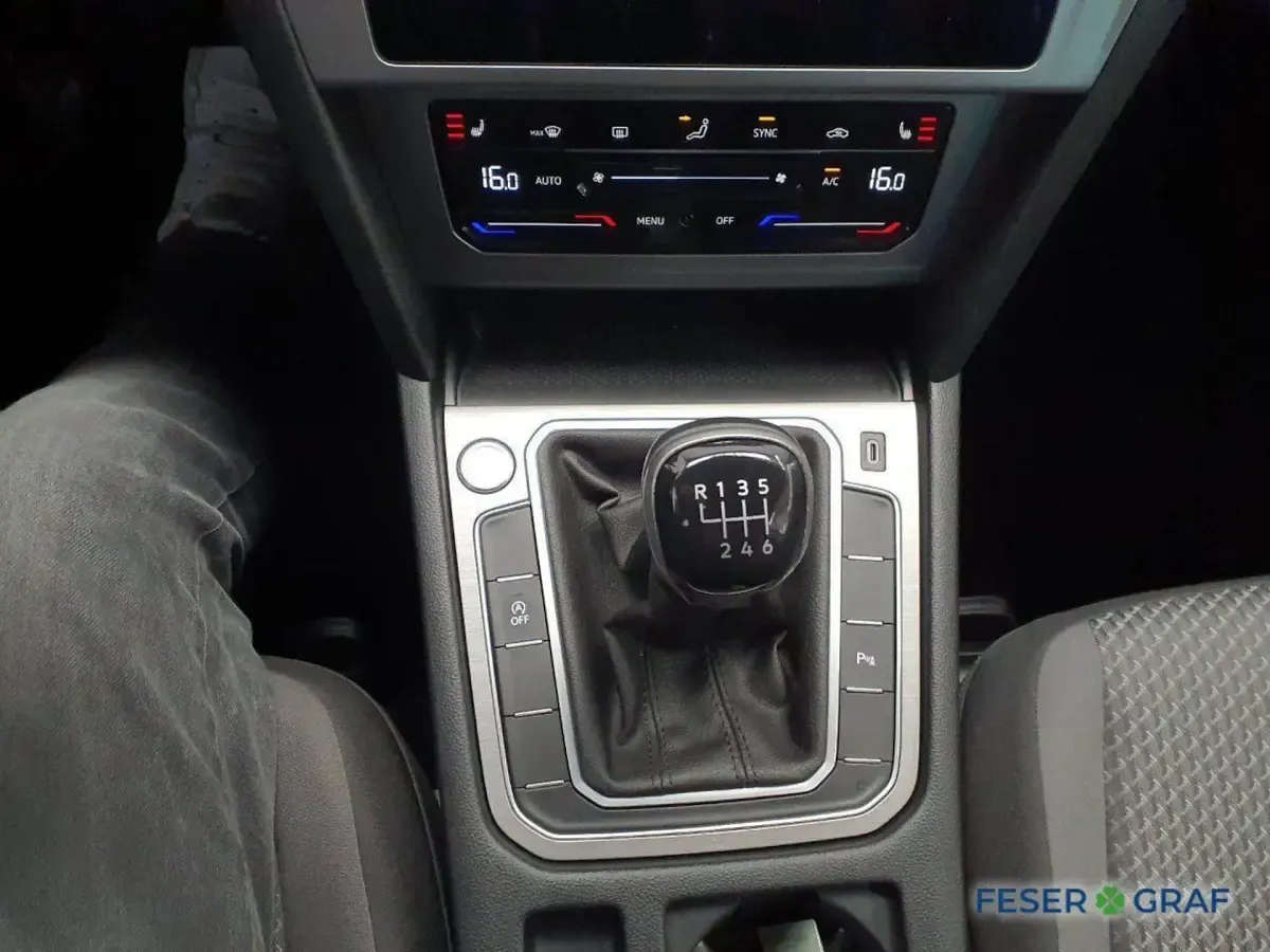 Gebraucht VW Passat Basis 150 PS (110 kW) 2021 Mangangrau metallic Kombi